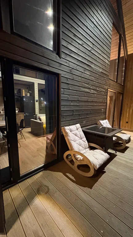 Дом с террасой с выходом на озеро