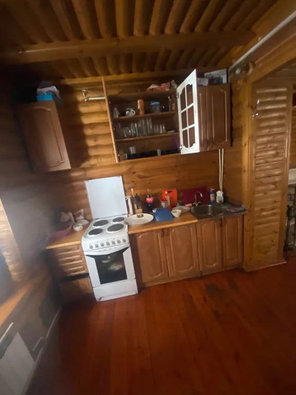 Уютный домик на берегу реки