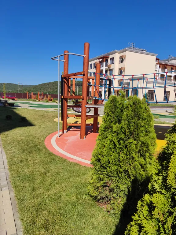 Уютная студия с видом на бассейны и горы