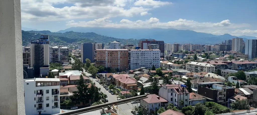 Уютная студия в центре с видом на горы