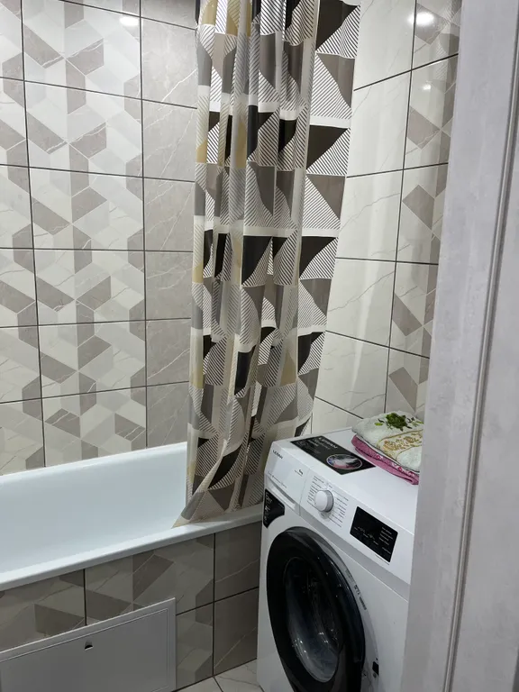 Уютная, просторная квартира со свежим ремонтом в центре города.