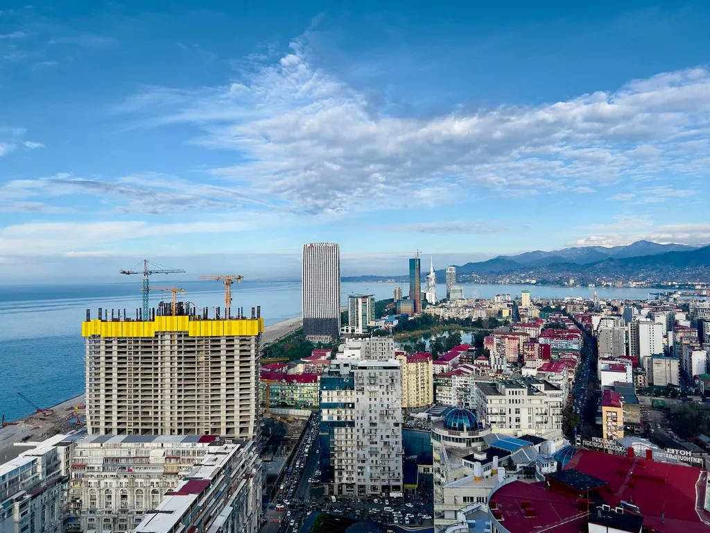 Alliance Palace, вид на старый город, море и горы