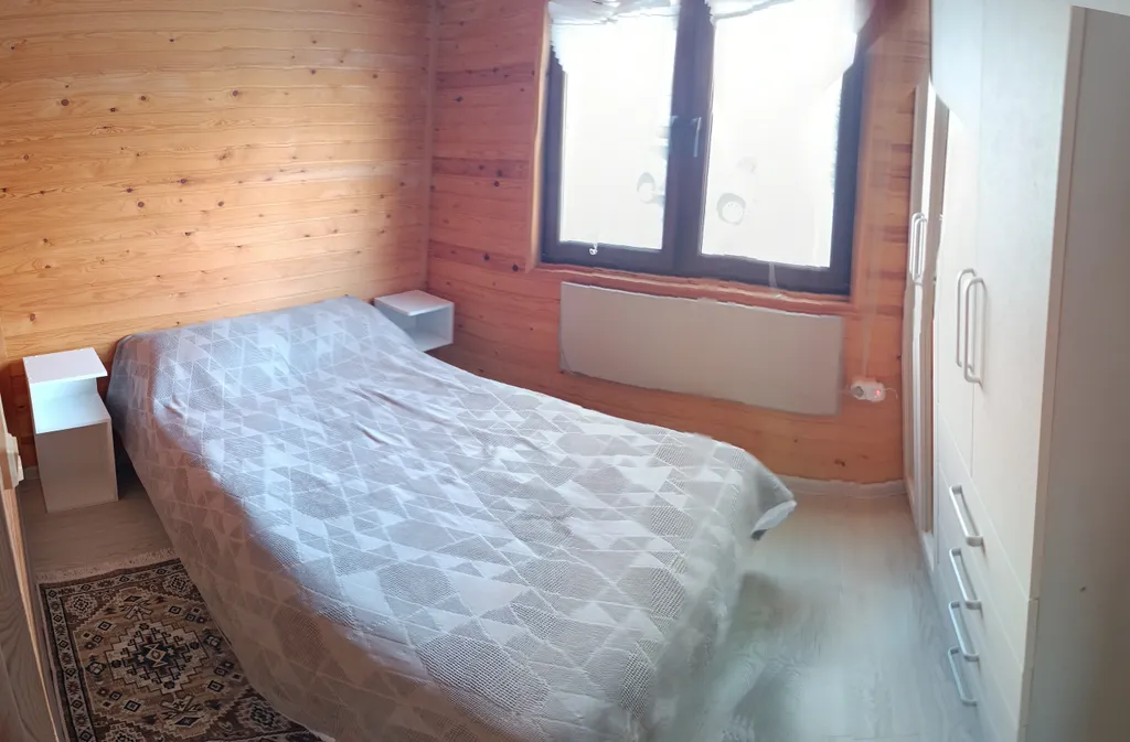 Дом в уединенном месте у леса с великолепным видом на горы