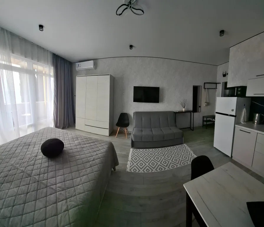 Видовые апартаменты-студия на 1-ой береговой