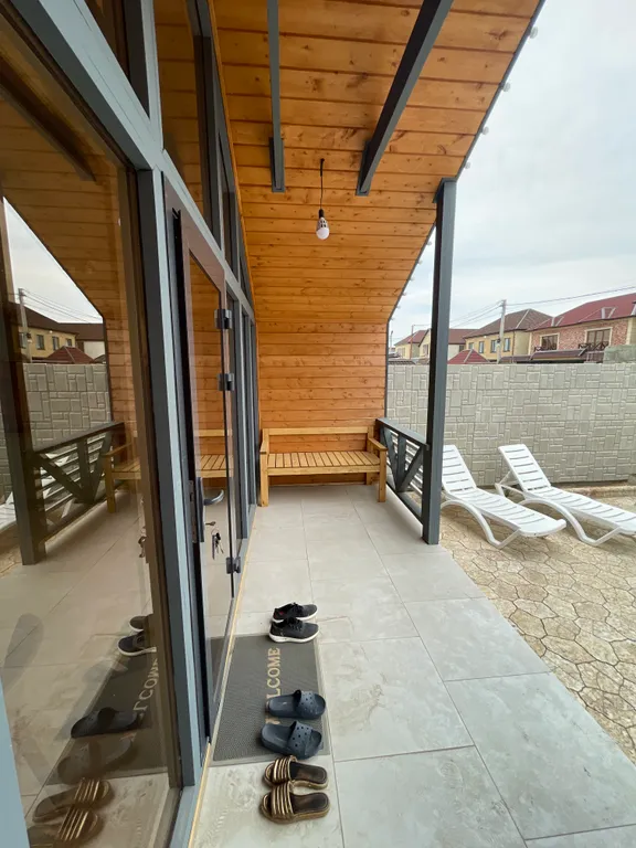 Домик возле моря