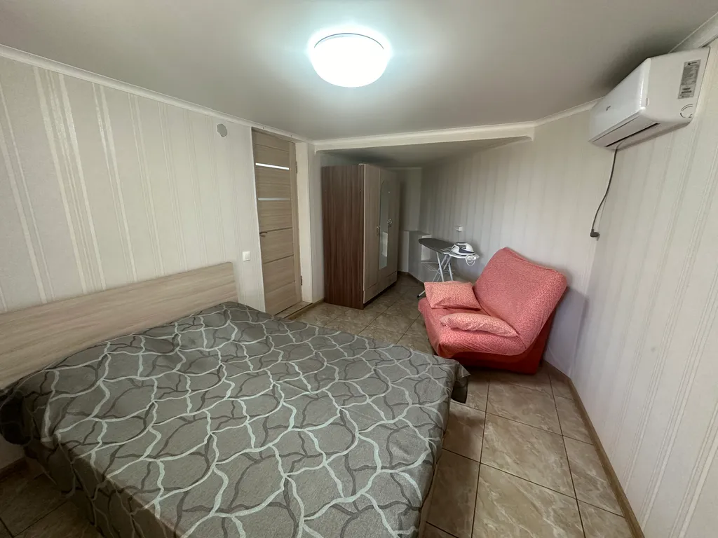 Уютная 2-комнатная квартира со своим двориком