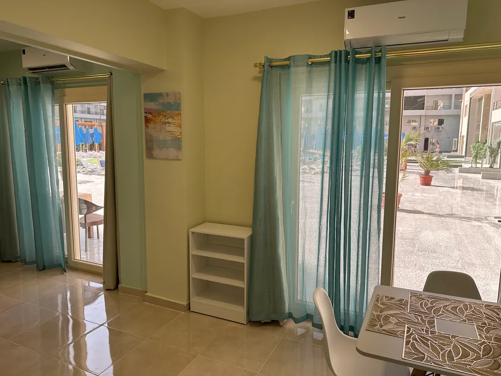 Апартаменты с личным пляжем и бассейном