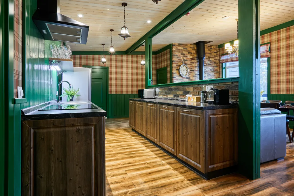 Большой коттедж с 5 спальнями, камином и террасой, Ромашка