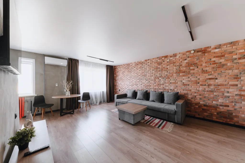 Свежая двухкомнатная квартира в центре города