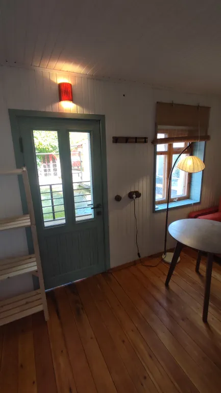 Уютный домик с баней на территории Тихого пруда