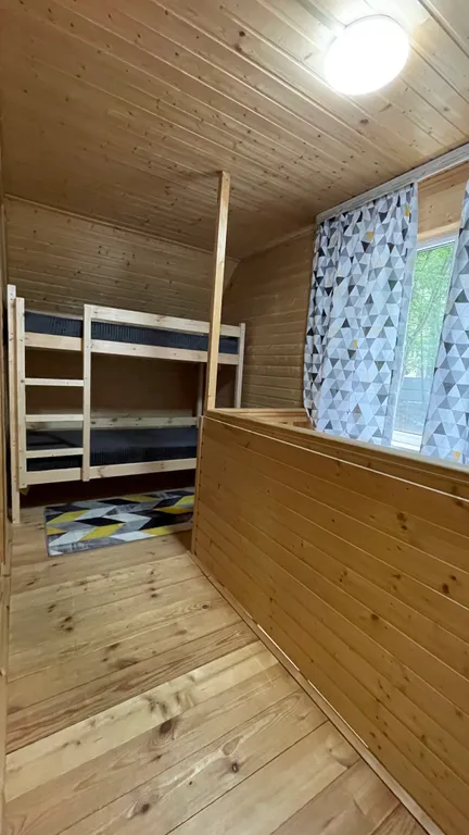 Уютный Дом в лесу с камином.