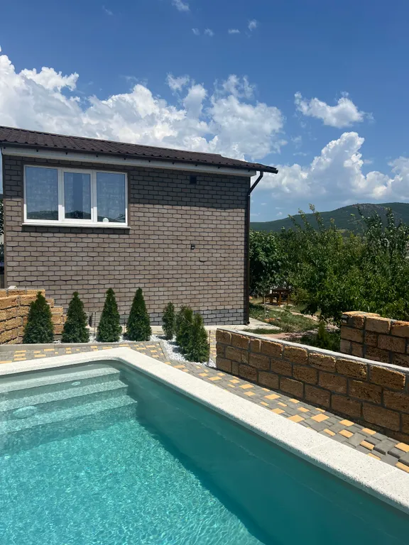 Уютный номер в доме  с беседкой и бассейном