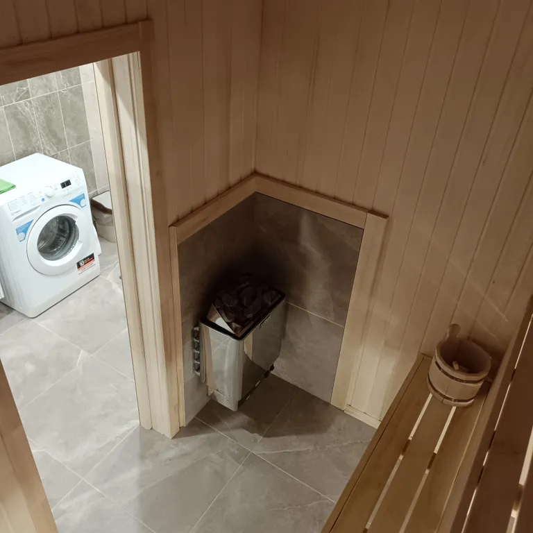 Дом на песчаном берегу озера