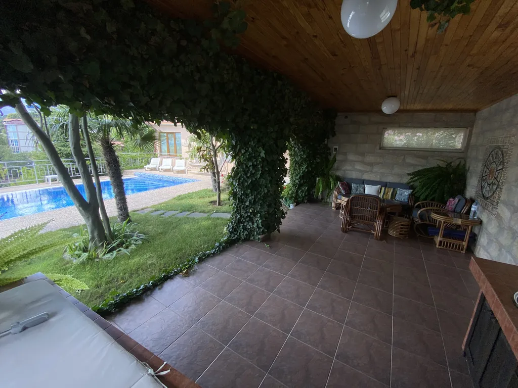 Этаж дома 500 метров от моря с бассейном