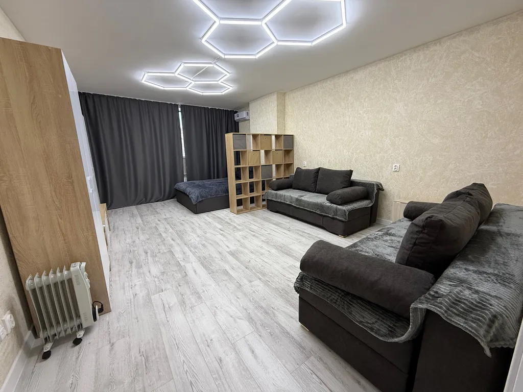 Квартира 3-комнантая квартира, новый ремонт, кондиционер, 4 дивана, 2 кровати, до 12 человек — Новосибирск