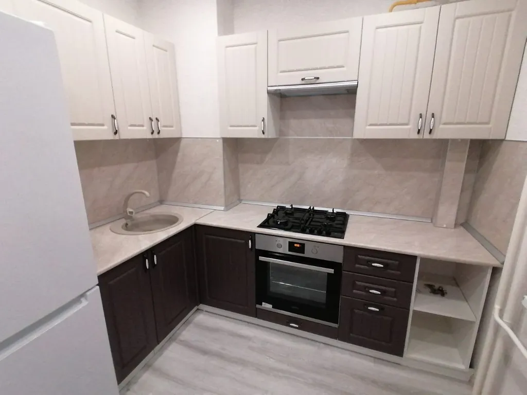 Светлая квартира с кондиционером рядом с парком Якутова