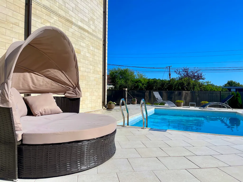 Уникальная вилла Васту с теплым бассейном и 6 спальнями