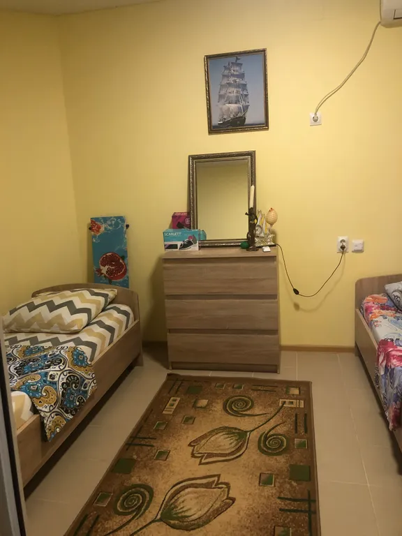 Двухкомнатная квартира со своей ванной комнатой и кухней