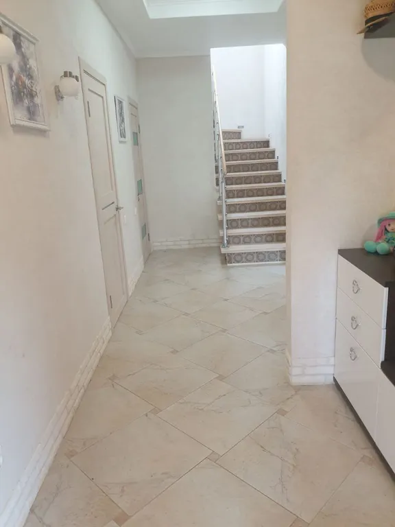 Дом недалеко от моря в лоне гор