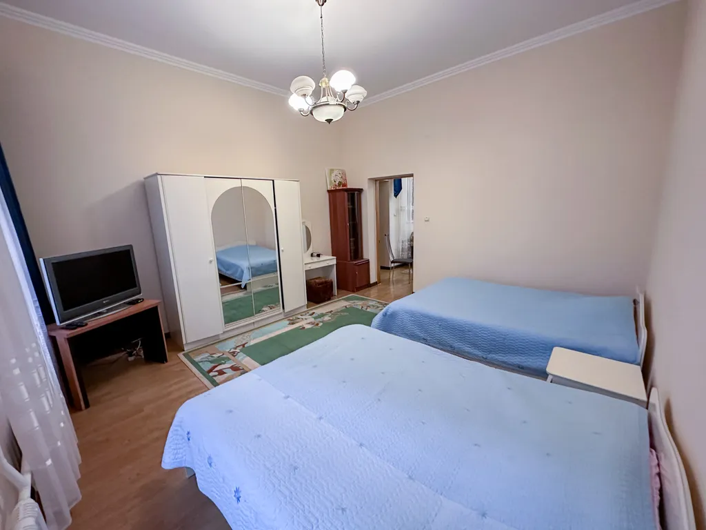 Дом в центре парка