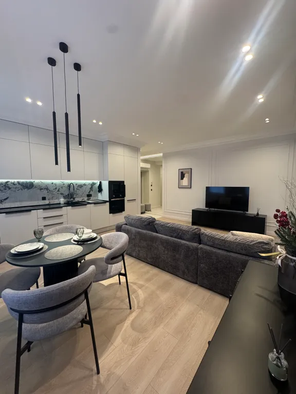 2-комнатный люкс с дизайнерским ремонтом в историческом центре