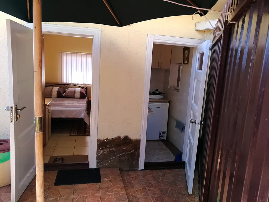 Домик с двориком с видом на море