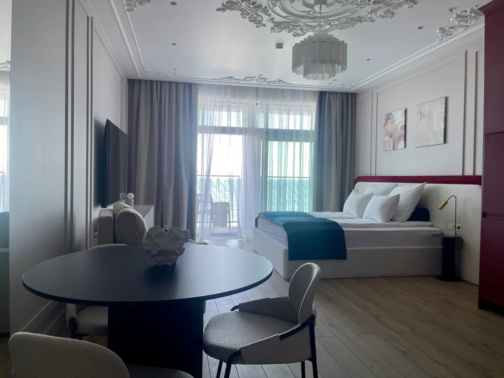 Студия на первой линии, вид на море