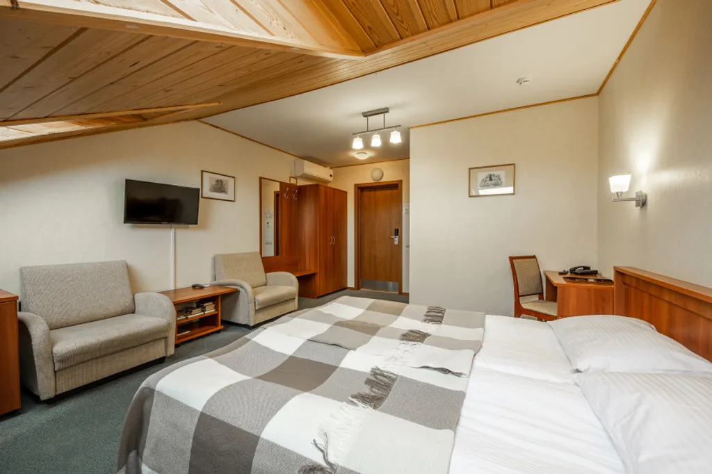 Стандарт на мансарде с одной кроватью