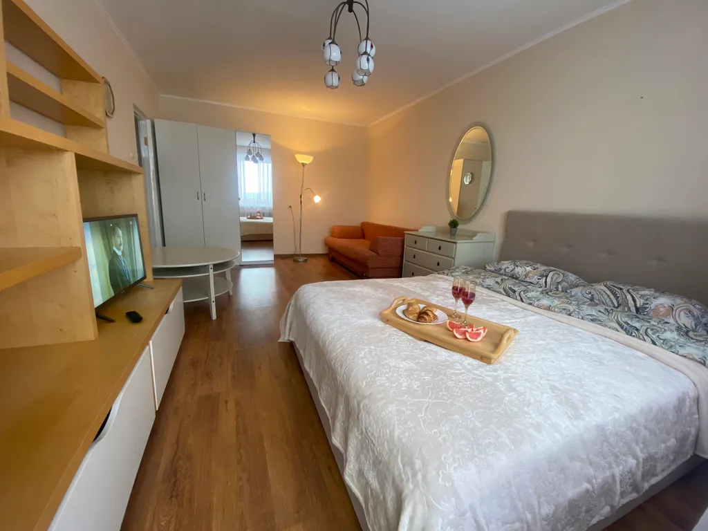 А из нашего окна, речка дивная видна