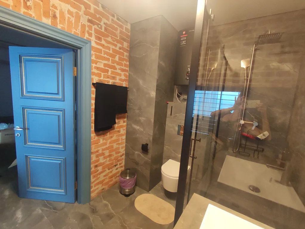 Апартаменты с видом на море, в элитном небоскрёбе, в центре города