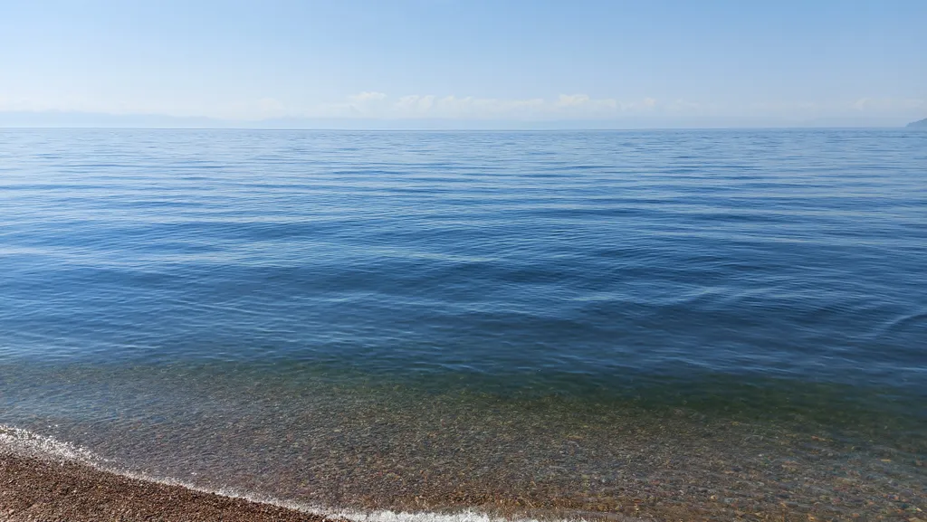 Комната на берегу Байкала