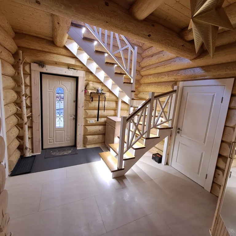 Уютный домик, на опушке леса, с видом на озера