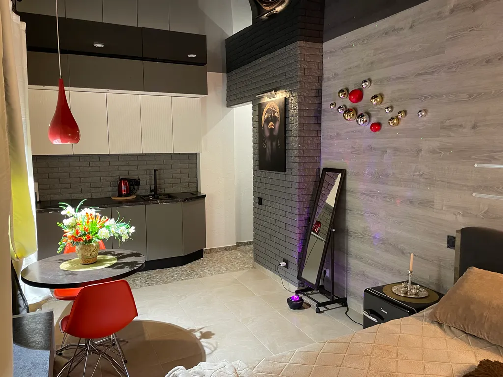 Уютная студия с дизайнерским ремонтом