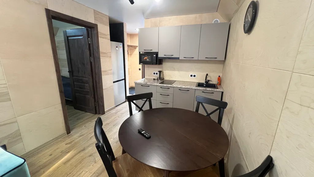 Дом вблизи подножья горы