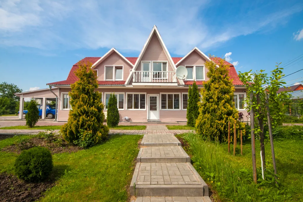 Дом с камином и бильярдом для двух семей