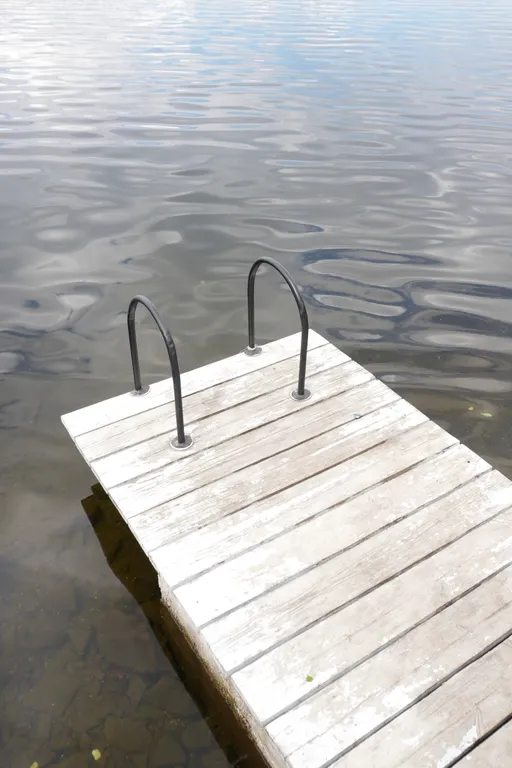 Вилла на берегу озера