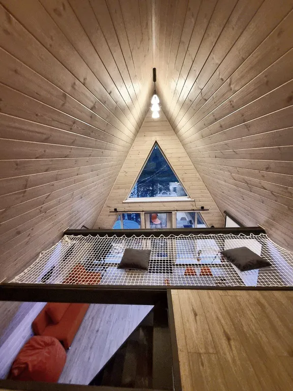 Уютный 3-к А-фрейм у реки с большой террасой и купелью