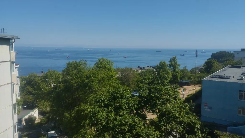 Светлая и уютная двухкомнатная квартира после ремонта с видом на море