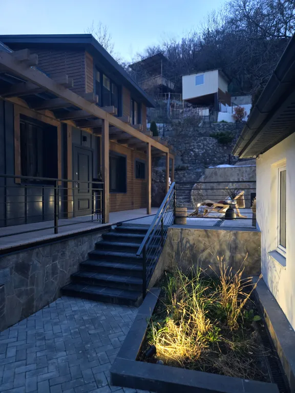 Дом в Кисловодске с авторскими интерьерами на стыке курорта и природы