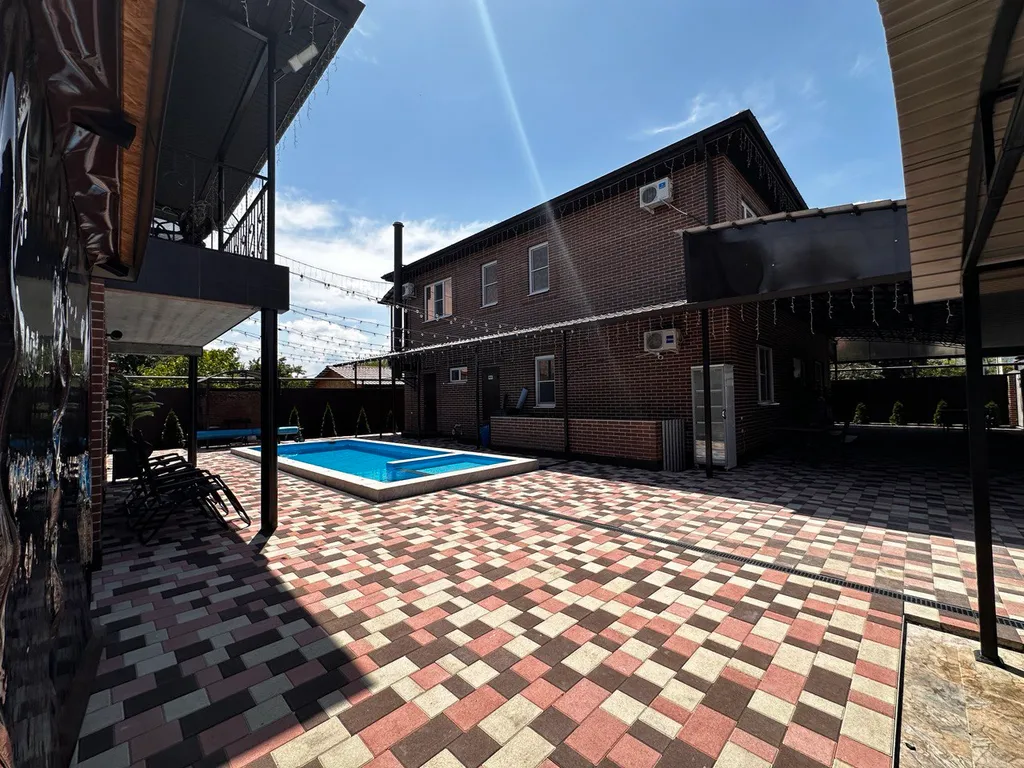 Дом с сауной и бассейном