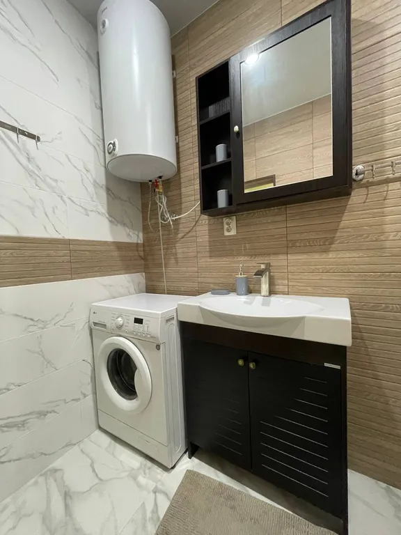 Квартира Трёхкомнатная квартира на первой линии у моря — Сухум