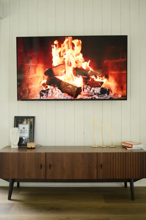 Домик на Новогодние праздники с панорамными окнами в лесу