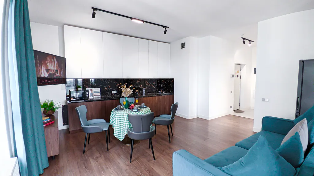 Евротрёшка с двумя спальными зонами рядом с ТРЦ MEGA