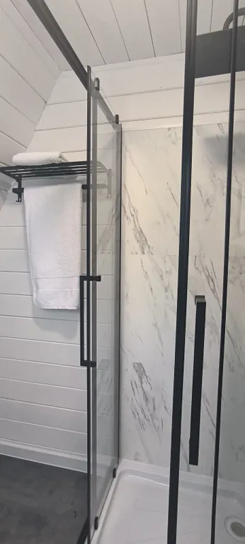 Современный дом в сосновом лесу в 30 минутах от аэропорта