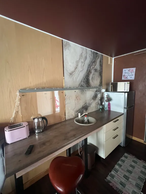 Уютный теплый домик у реки