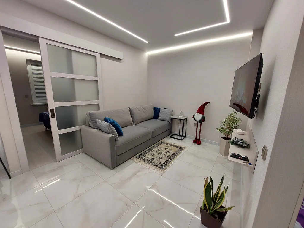 Апартаменты с отдельной спальней в новом доме, центр