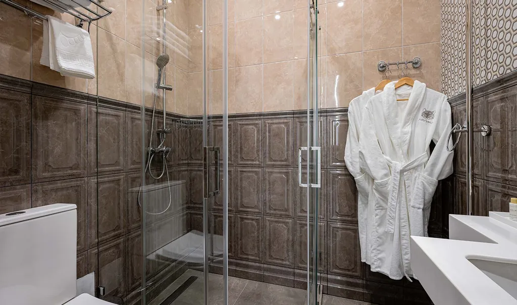 Делюкс с выходом к бассейну и террасой