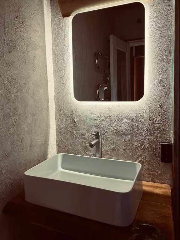 Гостевой дом с панорамными окнами с крытой террасой