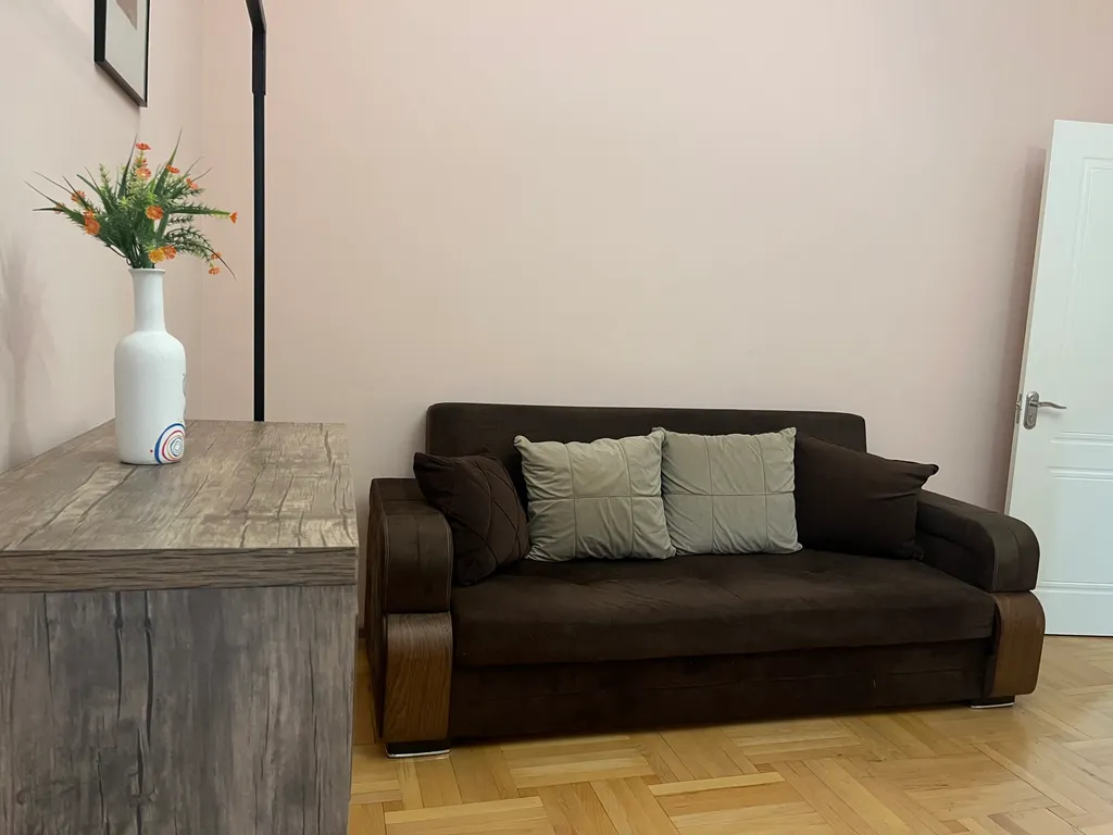 Трехкомнатная квартира с верандой в центре города