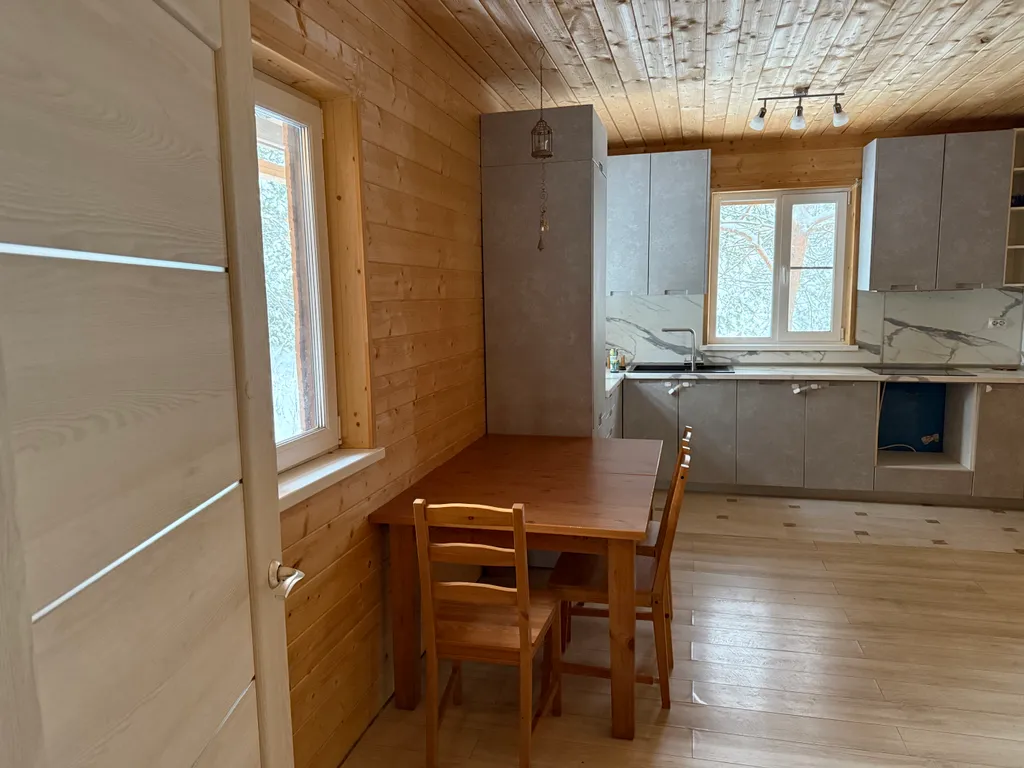 Уютный дом в лесу